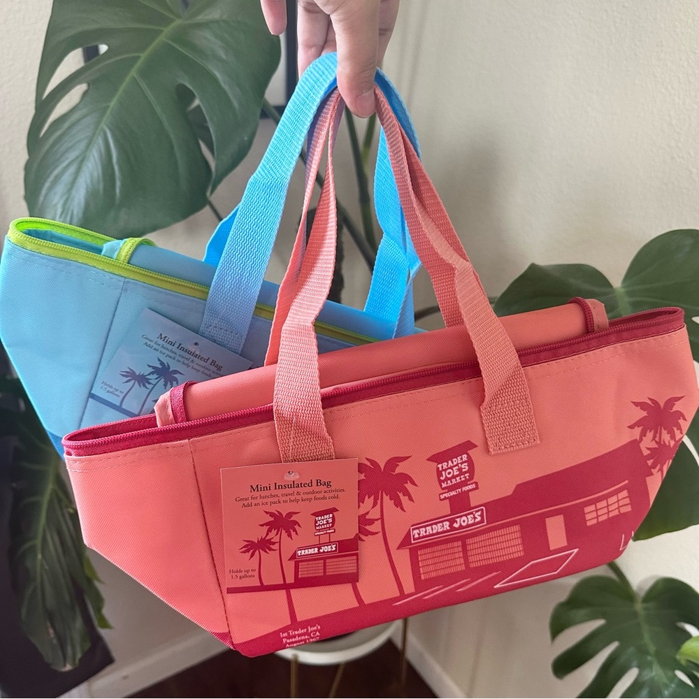 Trader Joe's Mini Insulated Bag Peach and Light Blue LIMITED EDITION